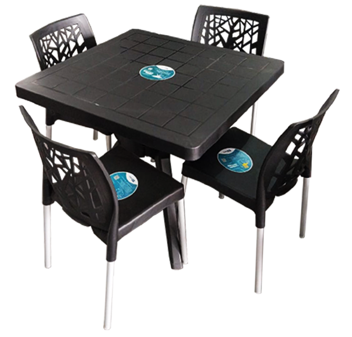 Conjunto Nature: mesa quadrada escura com quatro cadeiras pretas e almofadas